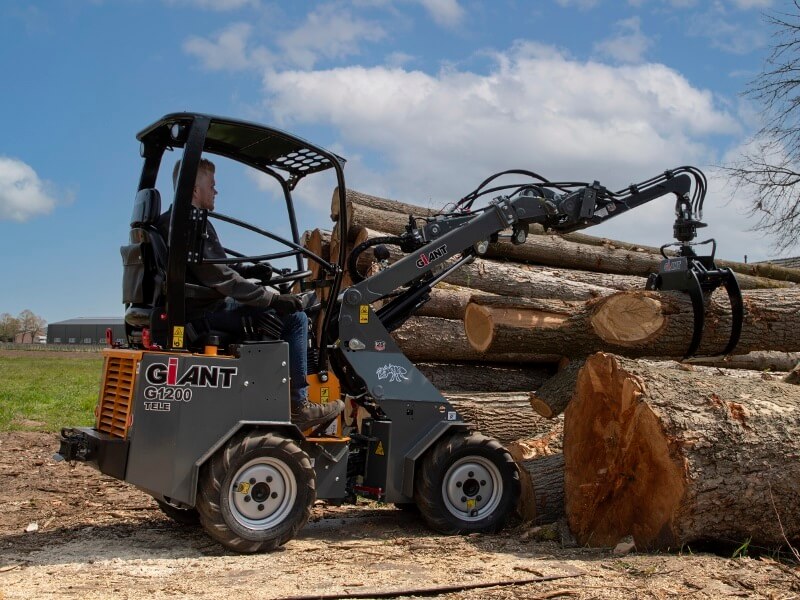 מעמיס טלסקופי GIANT G1200 TELE